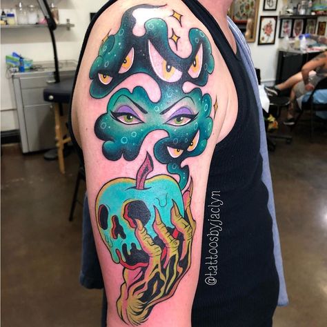 Evil Queen Tattoo Ideas, Evil Queen Tattoo, Disney Villain Tattoo, Queen Tattoo Ideas, Villain Tattoo, Apple Tattoos, Ursula Tattoo, Snow White Tattoos, Queen Tattoo Designs