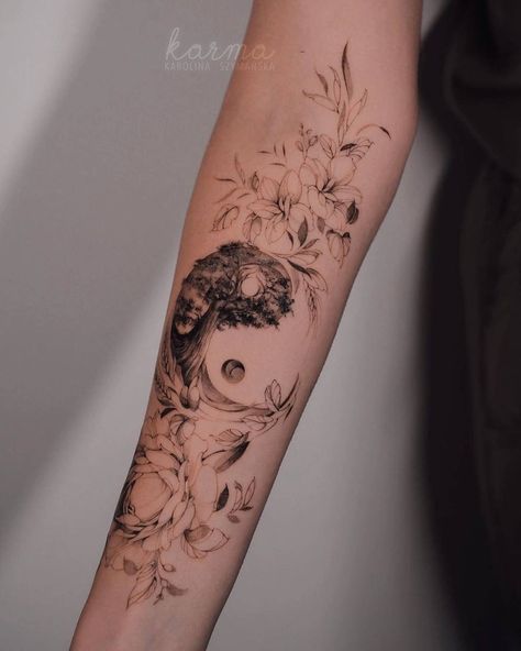 Yin Yang Tattoos, Dope Tattoos, Yin Yang, Tattoos And Piercings, I Tattoo, Tatting, Piercings, Tattoos, Floral