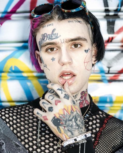 ★ Lil peep ★ on Instagram: “Let me bleed..... watch me die.... I got golden teeth she got bright green eyes” Tattoo On Face, Hellboy Tattoo, Lil Peep Hellboy, Goth Boy, Tattoo Women, Little Bo Peep, Face Tattoos, Lil Pump, Love You Baby