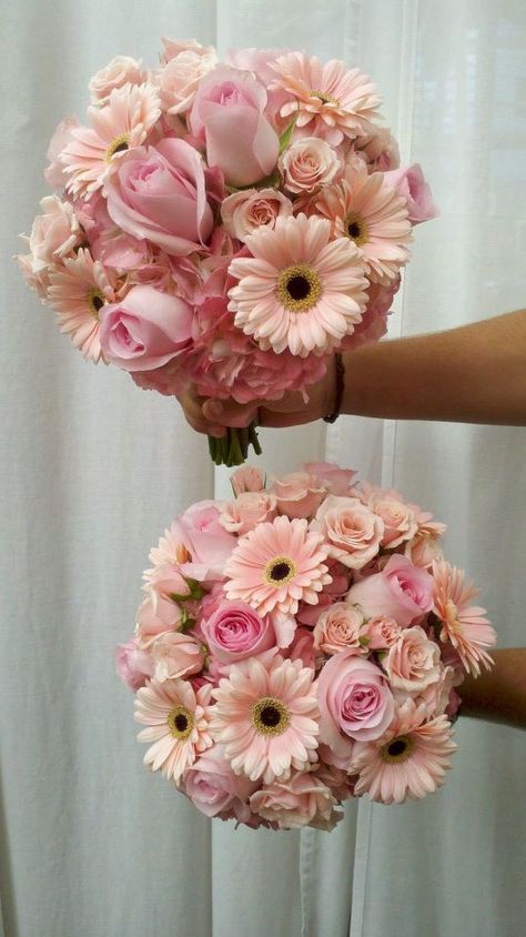 Pink Roses And Daisy Bouquet, Pink Daisy Wedding Bouquet, Wedding Bouquets Gerbera, Pink Gerbera Bouquet, Gerbera Daisy Flower Arrangements, Gerbera Daisy Bouquet Wedding, Pink Prom Flowers, Gerbera Wedding Bouquet, Unique Bridal Bouquets Ideas