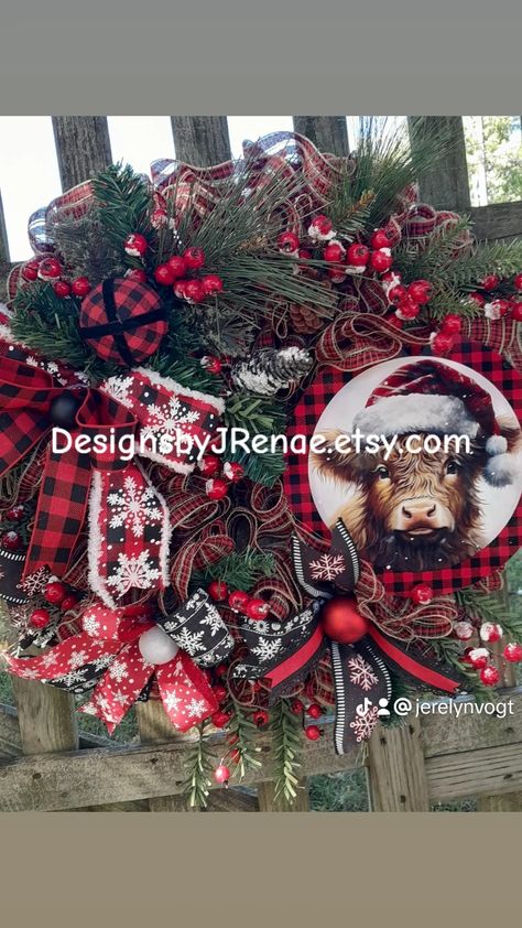 Red and black Buffalo check wreath with highland cow. Cow Christmas Wreath, Highland Cow Wreath, Cow Crafts, Cow Wreath, Highland Cow Christmas, Cow Craft, Cow Christmas, Christmas Cow, Christmas Mesh Wreaths