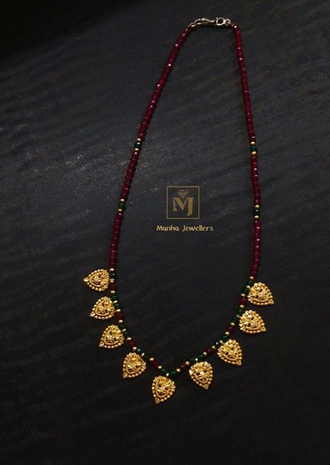 Short Nallapusalu, Black Beads Chain, Ruby Necklace Designs, Maharashtrian Jewellery, Mango Mala, Ruby Jewelry Necklaces, Golden Sparkle, Antique Gold Earrings, Black Beads Mangalsutra Design