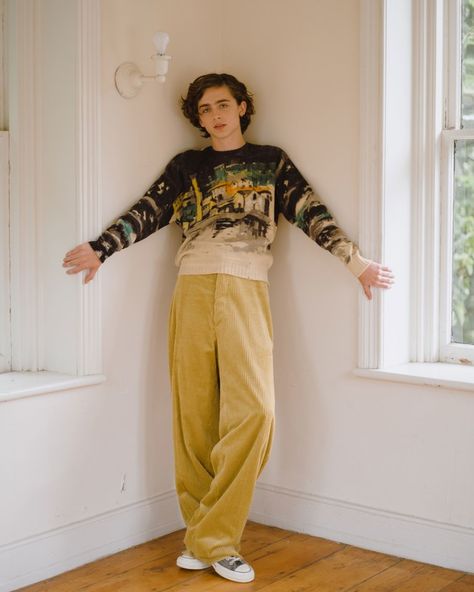 Timothée Chalamet Skateboard Style, Eiza Gonzalez, Timmy T, Look Retro, Wallpaper Laptop, The Perfect Guy, Looks Street Style, Vogue Magazine, Timothee Chalamet