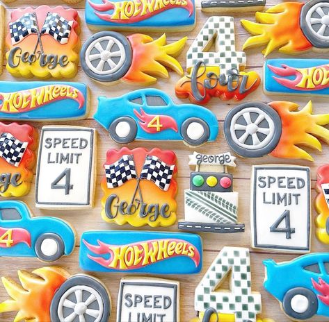 Race Theme Cookies, Hot Wheels Royal Icing Cookies, Hotwheels Cookies Decorated, Hot Wheels Birthday Cookies, Hot Wheels Cookies Decorated, Hot Wheels Cupcakes Ideas, Hot Wheels Cookies, Racing Cookies, Race Car Cookies