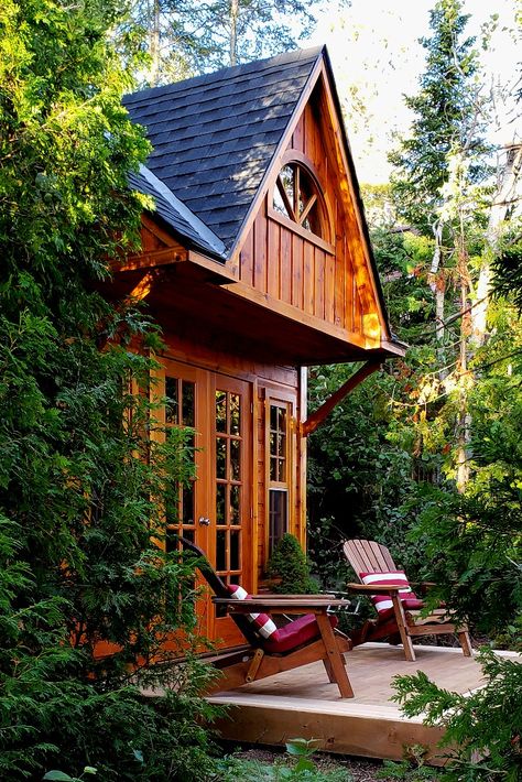 Bunkies Guest Cabin Plans, Bunkies Guest Cabin, Bunkie Ideas Interiors Guest Cabin, Bunkhouse Ideas Guest Cabin, Tiny House Design Small Cottages, Cottage Bunkie, Small Cabin Homes, Bunkie Ideas, Muskoka Chairs