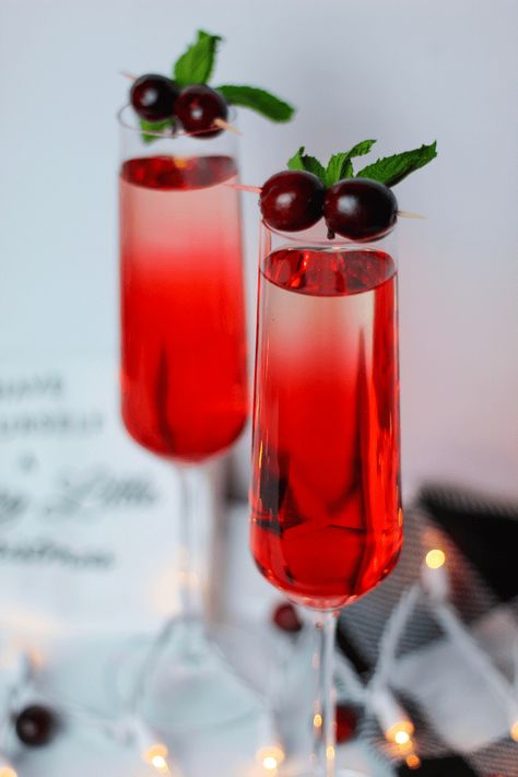 Cranberry Pomegranate Mimosas – Jamieson Diaries Jamaican Fried Dumplings, Skillet Peach Cobbler, Pomegranate Mimosa, Jamaican Restaurant, Steamed Cabbage, White Cranberry Juice, Jamaican Dishes, Fried Dumplings, Crab Boil