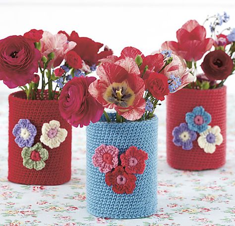 Crochet flower pots pattern by Nicki Trench from the July 2015 Woman's Weekly Knitting & Crochet Magazine. #crochet #nickitrench #home #flowers Vase Crochet, Crochet Vase, Pretty Vase, Cozy Candles, Crochet Supplies, Crochet Magazine, King Cole, Knitting Magazine, Crochet Tablecloth