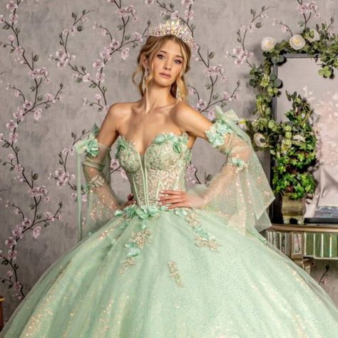 Floral Quinceanera Dress, Floral Ball Gown, Green Quinceanera Dresses, Quinceanera Themes Dresses, Lace Up Back Dress, Princesa Tiana, Quinceñera Dresses, Pretty Quinceanera Dresses, Evening Dinner