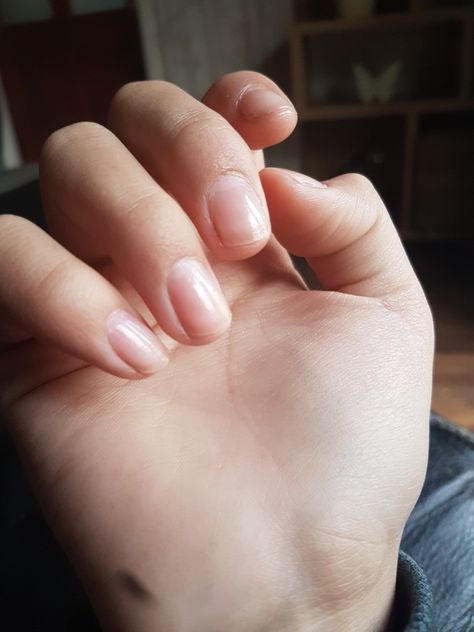 Clear Nail Varnish, Clear Nail Polish Ideas, Clear Nail Polish Aesthetic, Clear Nail Aesthetic, Glossy Nail Polish, Short Nails With Clear Polish, Clear Nails Aesthetic, Short Nails Clear, Clear Coat Nails