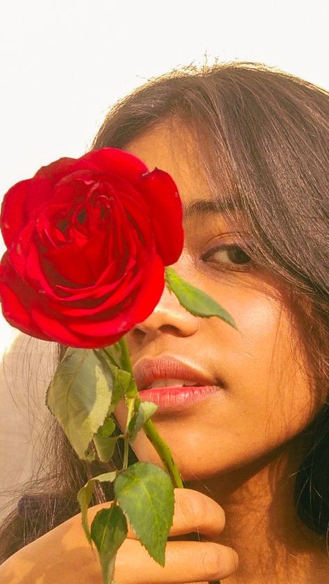 Rose pic self-portrait aesthetic idea for Instagram At Home Self Portrait Photography, At Home Self Portrait, Home Self Portrait, Selfie At Home, Portrait Aesthetic, Self Portrait Photography, Aesthetic Love, Rose Photography, Portrait Ideas