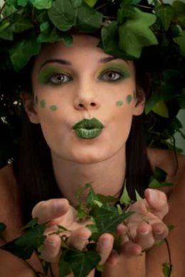 Image of a earth mother Gaia Greek Goddess Mother Nature Costume Makeup, Mother Nature Costume Diy, Mother Nature Costume Halloween, Nature Halloween Costume, Mother Nature Halloween, Nature Costume, Mother Nature Costume, Mother Nature Goddess, Forest Goddess