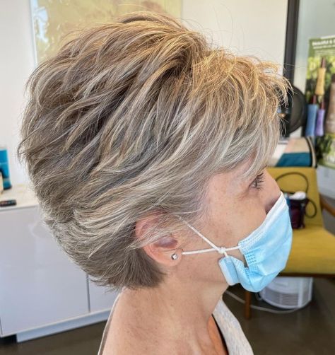 Older Lady Hair Color, Womens Short Haircut With Bangs, Layered Short Hair For Older Women, Feathered Short Hairstyles, Short Pixie Haircuts For Round Faces, Silver Hair Styles, Old Lady Hairstyles, Big Short Hair, Crown Layers