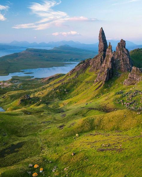 The Old Man of Storr, Scotland Scotland Road Trip, Scenic Travel, Earth Pictures, Dream Trip, Napoleon Hill, Destination Voyage, Road Trip Itinerary, Isle Of Skye, Scotland Travel