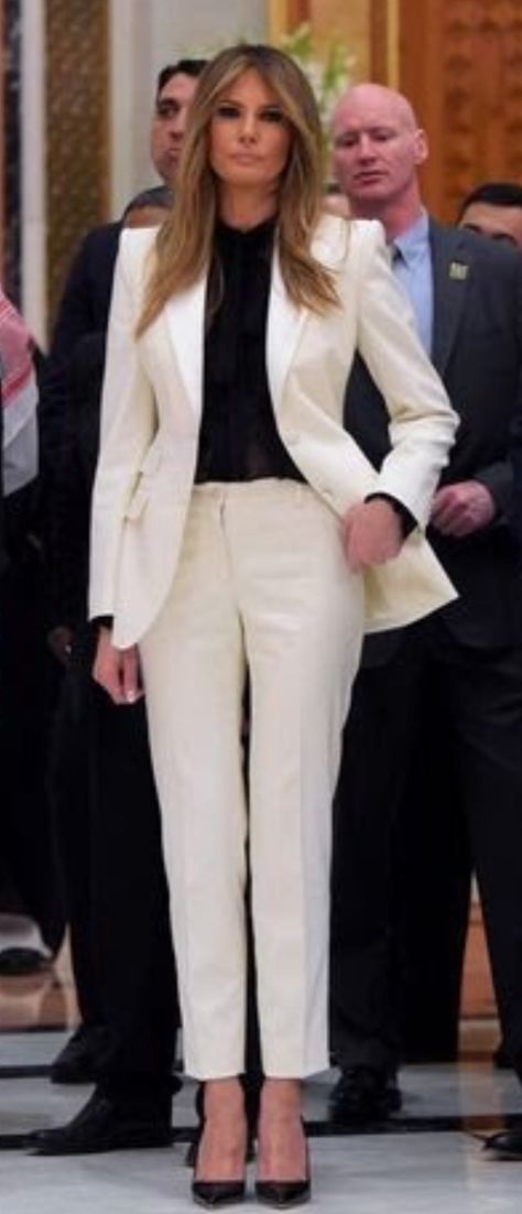 Saudi Arabia Outfit, Power Suits For Women, White Pantsuit, Womens Suits Business, Pantsuits For Women, Power Suit, Blazer Outfits, 여자 패션, Work Outfits Women