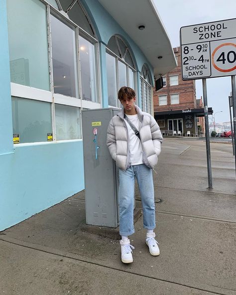 White Puffer Outfit, White Puffer Jacket Outfit, Puffer Jacket Outfit Men, Blue Jeans Outfit Men, Mens Winter Fashion Outfits, White Puffer Jacket, Puffer Jacket Outfit, Boyfriend Outfit, Mens Fashion Casual Spring