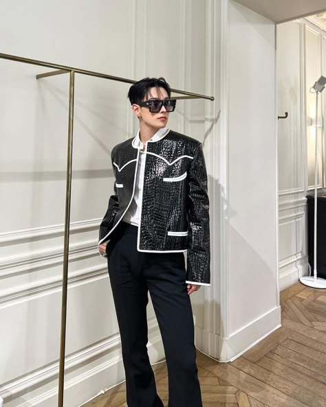 Paris Fashion Week Outfits, Classy Elegant Outfits, Hongjoong Ateez, Olivier Rousteing, Sun And Stars, Kim Hongjoong, Fashion Line, Korean Hairstyle, Look At You