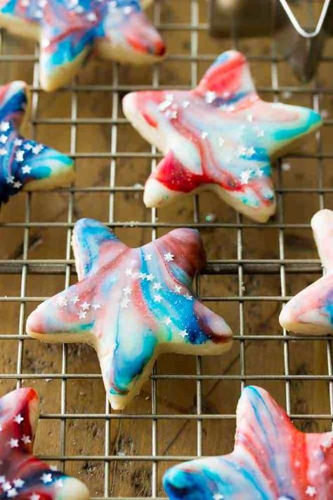 Red, White, and Blue 4th of July Cookies! || Sugar Spun Run Patriotic Sugar Cookies, Memorial Day Desserts, Sugar Spun Run, Celebration Desserts, Patriotic Cookies, Flag Crafts, Patriotic Food, Patriotic Desserts, 4th Of July Cake