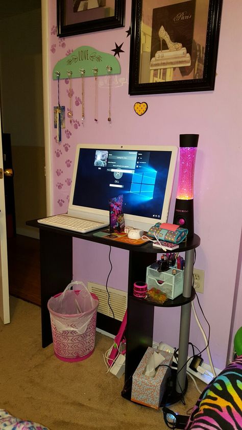 Y2k Desk, Mcbling Room 2000s, 2000s Room Aesthetic Pink, Mcbling Dorm, 2000 Computer Desk, 2000s Girl Bedroom, Y2k Bedroom, Baddie Room, Vibey Room