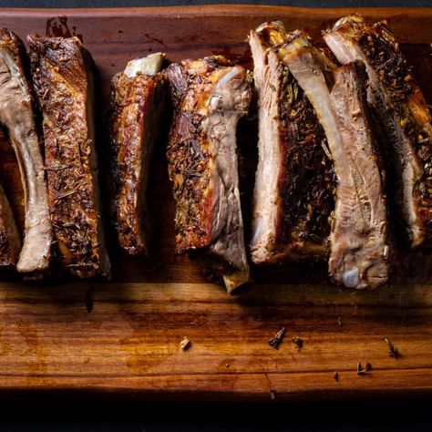 Wine-Braised Spareribs with Garlic and Rosemary | Cook's Country Whole 30 Ribs, Oven Baked Pork Ribs, Baked Pork Ribs, Barbecue Pork Ribs, Bbq Recipes Ribs, Baked Ribs, Pork Rib Recipes, Doner Kebab, Barbecue Ribs