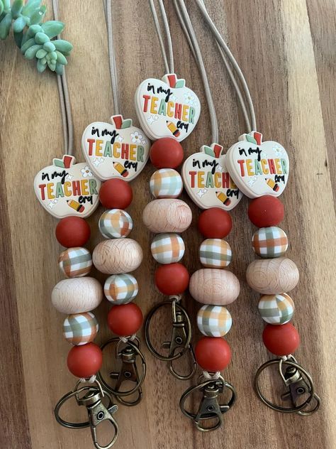 AnnieFannieDesigns - Etsy Silicone Bead Lanyard Ideas, Teacher Lanyards, Teacher Accessories, Lanyard For Keys, Silicone Keychain, Cute Lanyards, Beaded Things, Handmade Keychains, Teacher Lanyard