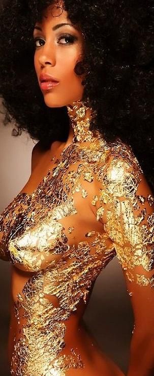 Beauty Fotografie, Gold Everything, Woman In Gold, All That Glitters Is Gold, Golden Goddess, Gold Bodies, Golden Girl, Golden Girls, Gold Fashion