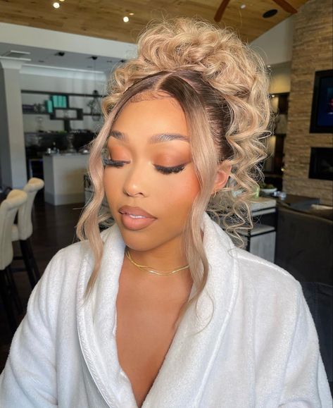 Blonde Hair Black Women Straight, Hair Ideas For Photoshoot Hairstyles, Up Dos For Black Women Hair Updo, Sneakerball Hairstyles, Glam Updo Hairstyles, 21st Hairstyles, Blonde Updo Black Women, Wedding Rehearsal Outfit Guest, Bridal Hair Updo Black Women