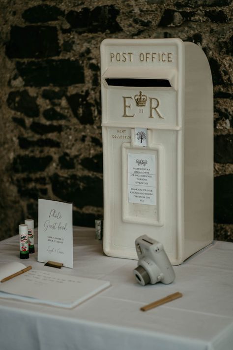 Welcome And Gift Table Wedding, Cards Wedding Holder, Creative Card Box Wedding, Post Box Wedding, Mailbox Guest Book, Luggage Card Box Wedding, Gift Station Wedding, Wedding Gift Station, Box For Cards At Wedding