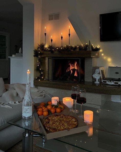 areti Christmas Pizza, Beautiful Interior Design, October 29, Xmas Crafts, My Happy Place, Aesthetic Food, Winter Christmas, Happy Places, Warm And Cozy