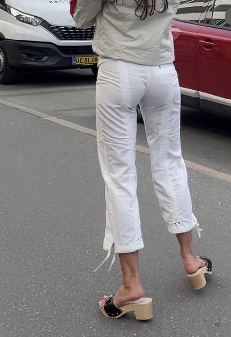 Capris Outfit, Capri Outfits, White Capri Pants, White Capris, White Plants, 2023 Fashion, Mode Inspo, Look At You, Looks Style