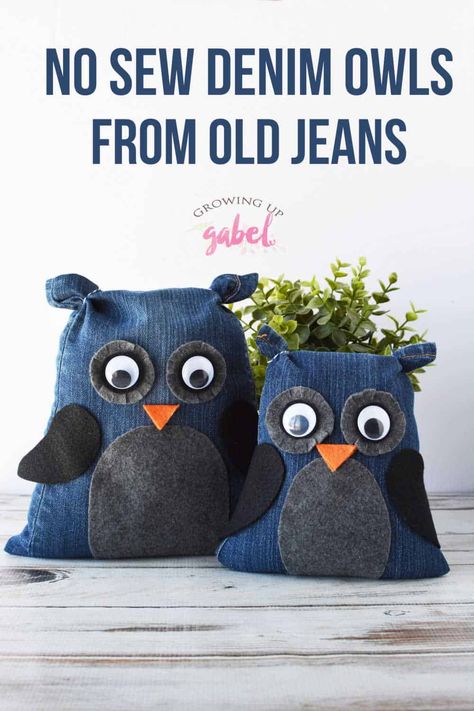 Make your own stuffed animal owls with an old pair of jeans. This easy no sew craft is a great recycled craft idea. Easy to make with kids! #upycyle #nosewcraft #nosew #oldjeans #craftideas Make Your Own Stuffed Animal, Sew Denim, Återvinna Jeans, Hantverk Diy, Upcycling Clothes, Denim Crafts Diy, Blue Jeans Crafts, Sew Ins, Owl Crafts