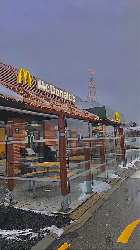 Mcdonald’s Aesthetic, January Food, Mcdonalds Recipes, Mcdonald's Aesthetic, Winter January, Mcdonald's Restaurant, Cute Images For Wallpaper, Mc Donald, Packing Clothes