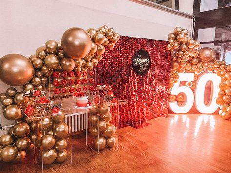 A glam 50th birthday setup ❤️ teaming up with some amazing vendors to create this display, with these amazing luxe balloons by @lovenwishesstyledevents . . . . @balenchinadia Styling, concept, props @nextevent.com.au Balloons @lovenwishesstyledevents Desserts @theremustbecake Light up number 50 @lightuplettersqld #goldcoast #gc #brisbane #eventstyling #love #florals #party #events #eventplanner #eventplanning #instagood #corporateevents #event #styling #eventdesign Birthday Setup, 50th Birthday Centerpieces, 50th Birthday Celebration, 18th Birthday Party Themes, Rose Gold Wedding Cakes, Moms 50th Birthday, Signs Design, Birthday Room Decorations, Colorful Birthday Party