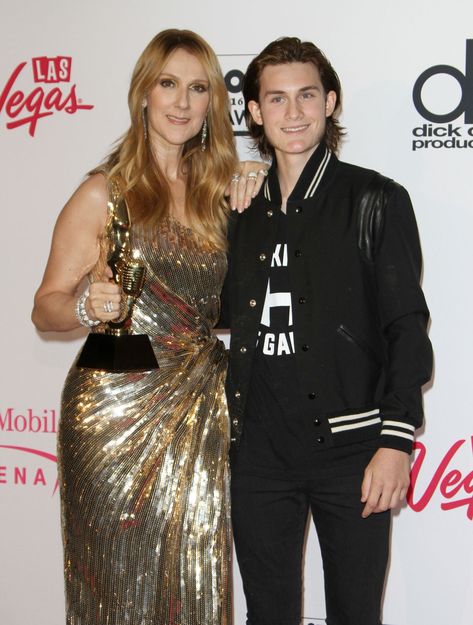 Celine Dion Sons, Rene Charles Angelil, Billboard Awards, Celine Fashion, Standing Ovation, Billboard Music, Mommy Style, Celebrity Moms, Billboard Music Awards