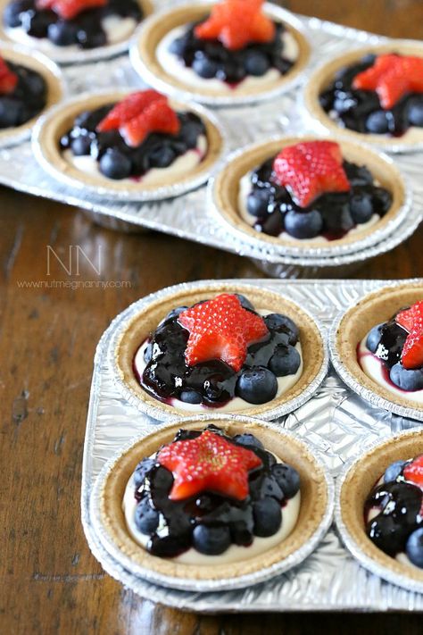 Berry Pie Recipe, Red Decorations, No Bake Blueberry Cheesecake, July Recipes, Cheesecake Dessert, 4th Of July Desserts, Berry Pie, Bake Cheesecake, Blueberry Cheesecake