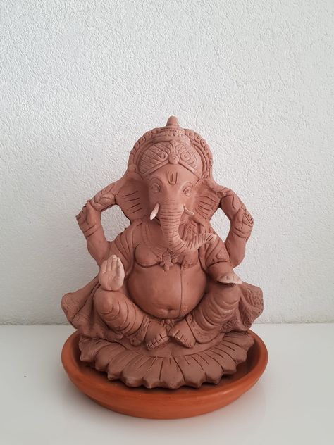 Made by hand. Made by natural clay. Ganapati Clay Art, Ganesh Murti Clay, Ganesh Making, Ganpati Making, Ganpati Idol, Eco Friendly Ganesha, Clay Ganesha, Ganesh Murti, Pooja Decor