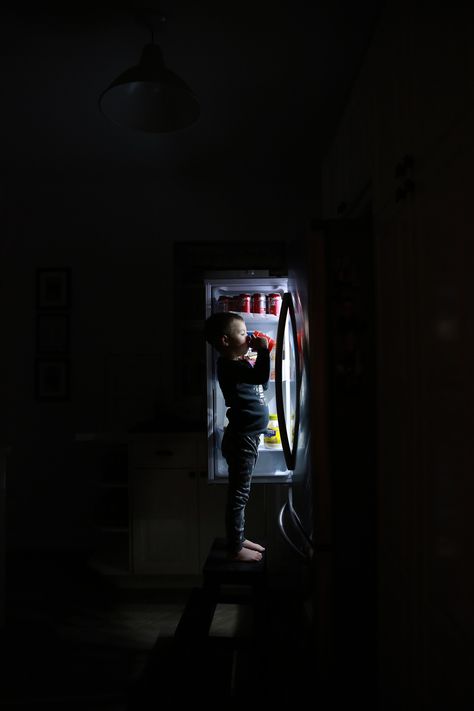 artificial light source lifestyle session Fridge Light Photography, Artificial Lighting Photography, Artificial Light Photography, Portrait Family Photography, Regina Saskatchewan, Artificial Lighting, Moose Jaw, Phone Lighting, Low Light Photography