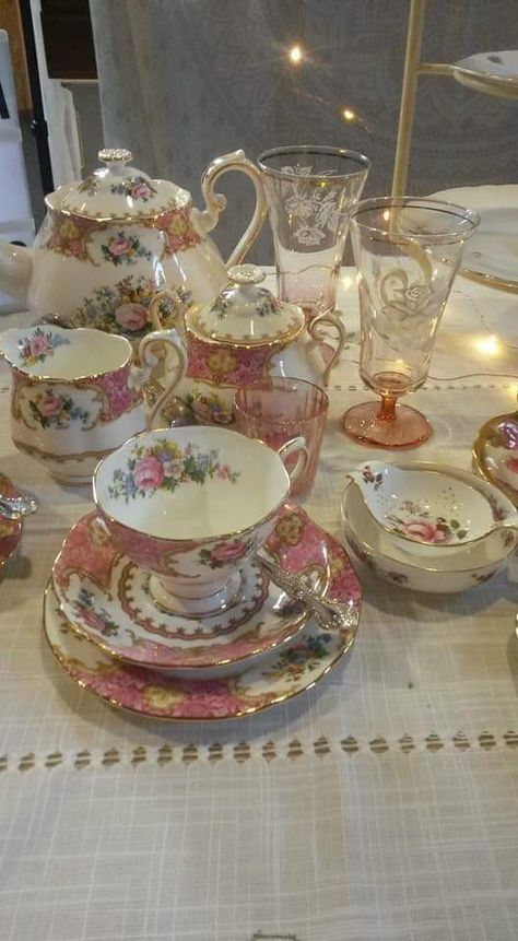 Vintage Tea Set, Pretty Tea Cups, Pretty China, Antique Dishes, Vintage Dinnerware, Cute Kitchen, Cute Room Decor, Tea Cups Vintage, Vintage Dishes