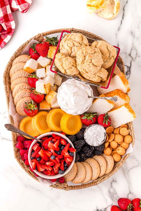 Strawberry Shortcake Board, Strawberry Shortcake Charcuterie Board, Charcuterie Board Theme Ideas, Bring Your Own Board Party Ideas, Bring A Board Party, Cake Charcuterie Board, Bring Your Own Board Party, Themed Charcuterie Board Ideas, Charcuterie Board Themes