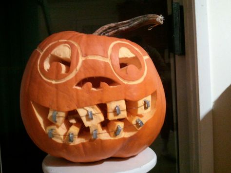 Pumpkin w Braces and Glasses! Get creative with your pumpkin carving this year! Cheap Office Gifts, Orthodontics Office, Braces And Glasses, Pumpkin Decorating Contest, Dental Fun, Dental Office Decor, Carving Board, Gifts For Dentist, Halloween Jack O Lanterns