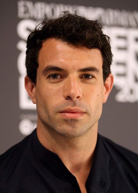 Tom Cullen, Grunge Guys, Hollywood Men, Reasons To Live, Most Handsome Men, Curly Hair Men, Girls Fashion Clothes, Good Looking Men, Beautiful Smile