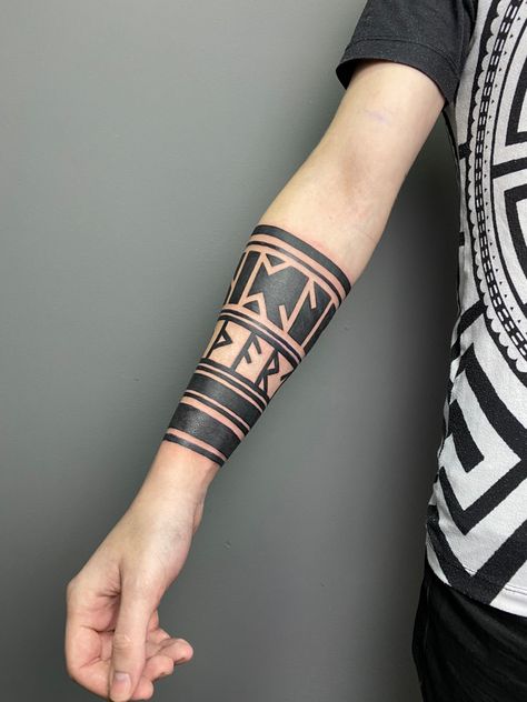 Mjolnir Tattoo, African Sleeve Tattoo, Traditional Viking Tattoos, Tato Maori, Band Tattoos For Men, Mangas Tattoo, Pagan Tattoo, Toe Tattoos, Scandinavian Tattoo