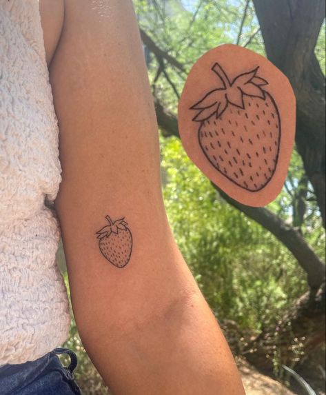 Realistic Strawberry Tattoo, Strawberry Wine Tattoo, Strawberry Tattoo Minimalist, Tattoo Strawberry, Fruit Tattoos, Berry Tattoo, Strawberry Tattoos, Black Flash Tattoos, Strawberry Tattoo