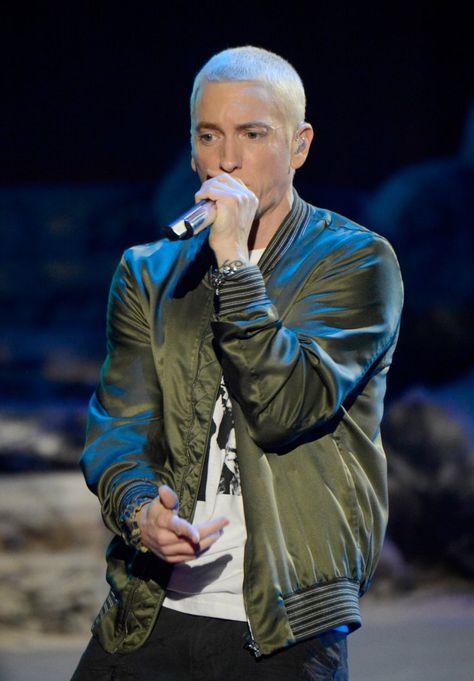 Pin for Later: Stars Who Haven't Done the Ice Bucket Challenge (Yet) Eminem Pictures Of Eminem, Eminem 2014, The Slim Shady, Eminem Wallpapers, Eminem Rap, Eminem Slim Shady, Marshall Mathers, Mtv Movie Awards, Lose Yourself