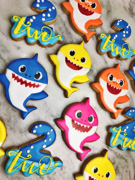 Baby Shark Cookies Decorated, Baby Shark Cookies 2nd Birthday, Baby Shark Cookies, Printed Cookies, Shark Birthday Cakes, Baby Birthday Party Theme, Shark Themed Party, Shark Cookies, Shark Themed Birthday Party