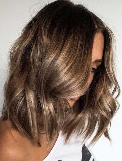 Friday Hairstyles, Brunette Blonde Highlights, Younger Hair, Brunette With Blonde Highlights, Hair Colors For Brunettes, Colors For Brunettes, Easy Curls, Latest Hair Color, How To Curl Short Hair