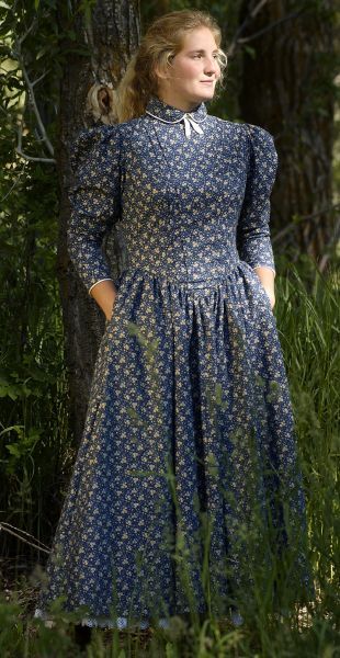 1800s Dresses, Pioneer Clothing, Western Dresses For Girl, Pioneer Dress, Prairie Dresses, Farm Dress, Western Dresses For Women, Old Fashion Dresses, Country Dresses