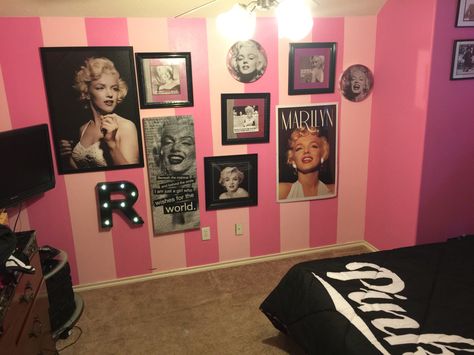 Victoria Secret Painted Walls, Victoria’s Secret Themed Room, Victoria’s Secret Room Decor, Victoria Secret Bathroom, Victoria Secret Theme Room, Victoria Secret Change Room, Victorias Secret Room Aesthetic, Victoria’s Secret Bedroom, Victoria Secret Room Decor