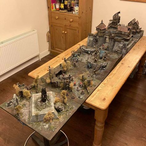 Orc Cosplay, Mordheim Terrain, Zone Mortalis, Warhammer Marine, Dnd Crafts, Wargaming Table, Cardboard Model, Warhammer Terrain, Dungeon Master's Guide