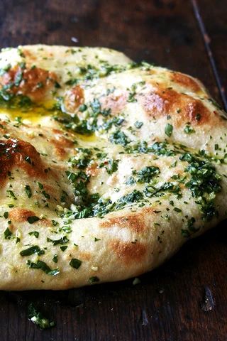 Pizza With Basil, Pizza Recipes Homemade, Think Food, Pizza Night, Idee Pasto Sano, Pizza Bread, A Pizza, Deep Dish, Pizza Recipes