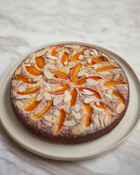 Peach Almond Cake, Apricot Desserts, Apricot Cake Recipe, Austrian Apricot Cake, Almond Apricot Cake, Apricot Dessert, Almond Flour Desserts, Apricot Cake, Almond Desserts